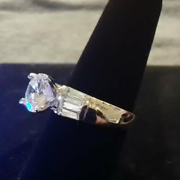 Sterling Silver CZ ring - Picture 3 of 5